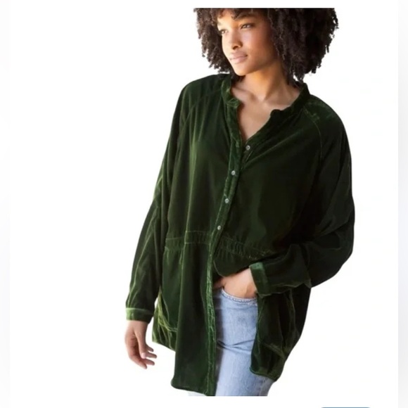 NATURAL LIFE Velvet Shirt in Forest Green - Picture 1 of 4